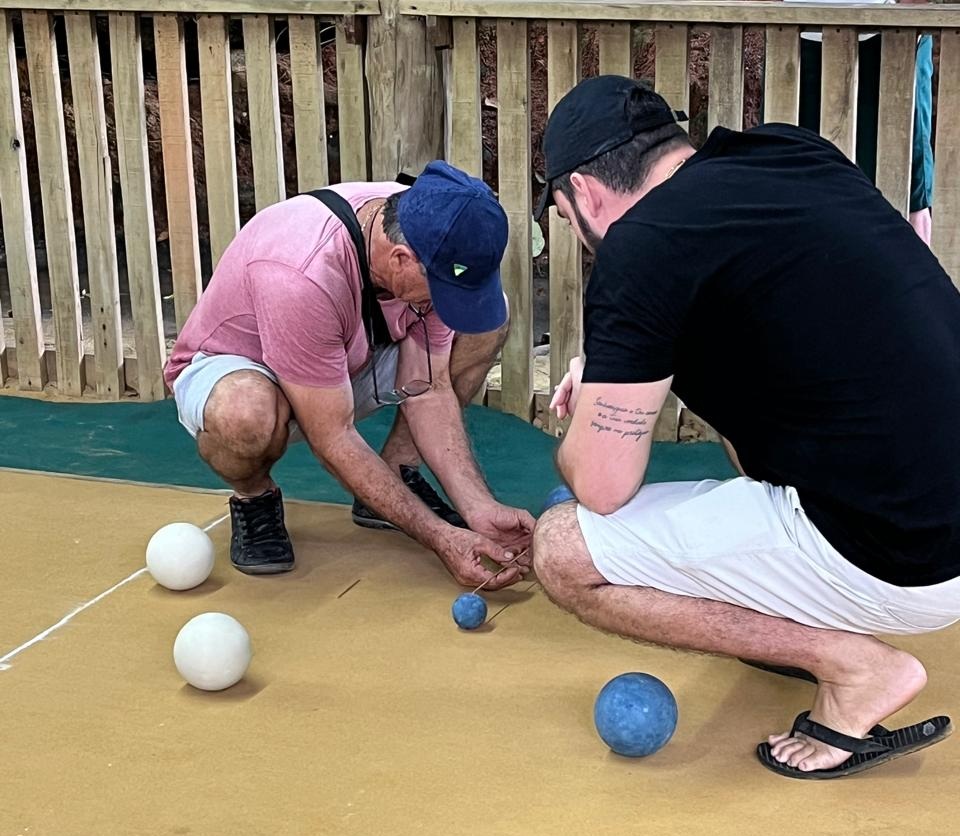 Imagem de torneio de bocha realizado na região.