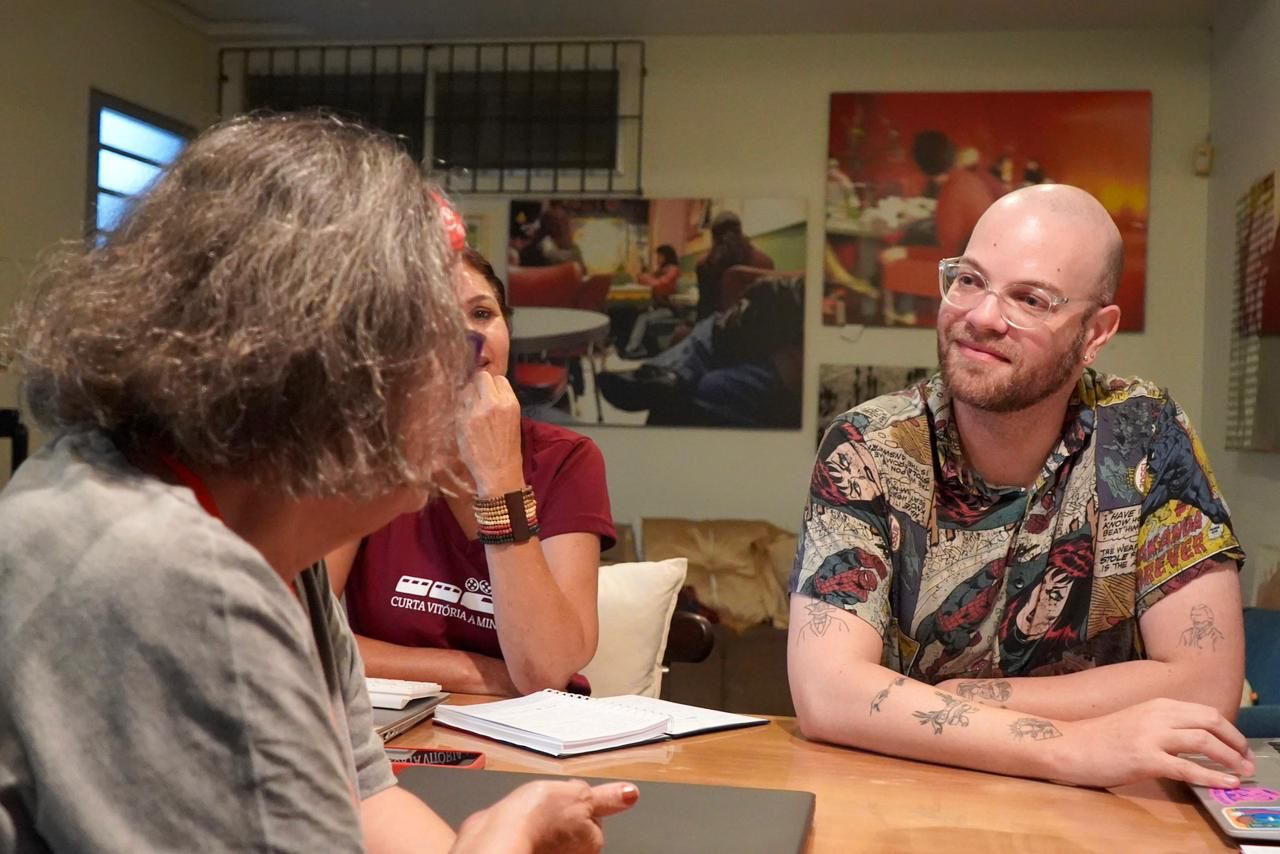 O professor prepara um documentário inspirado em “Inventário da Infância”, celebrando a poesia e a diversidade das infâncias.