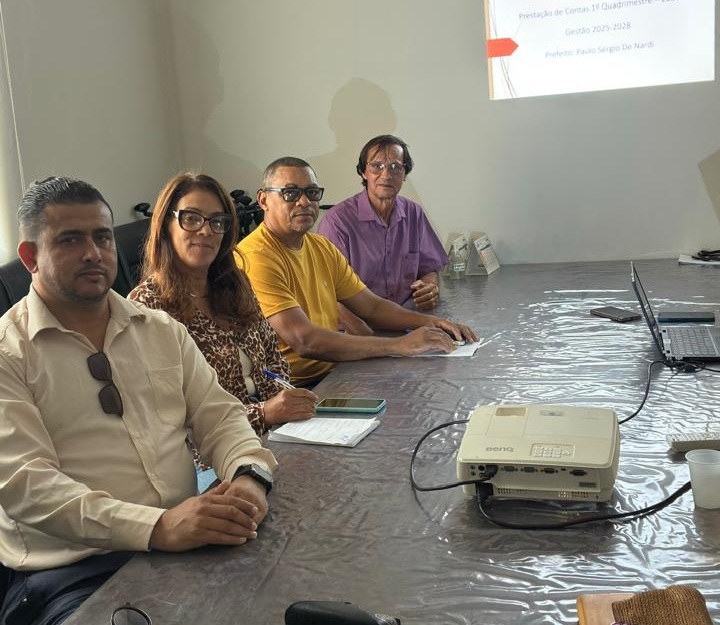 A audiência pública é realizada periodicamente conforme determina a legislação.
