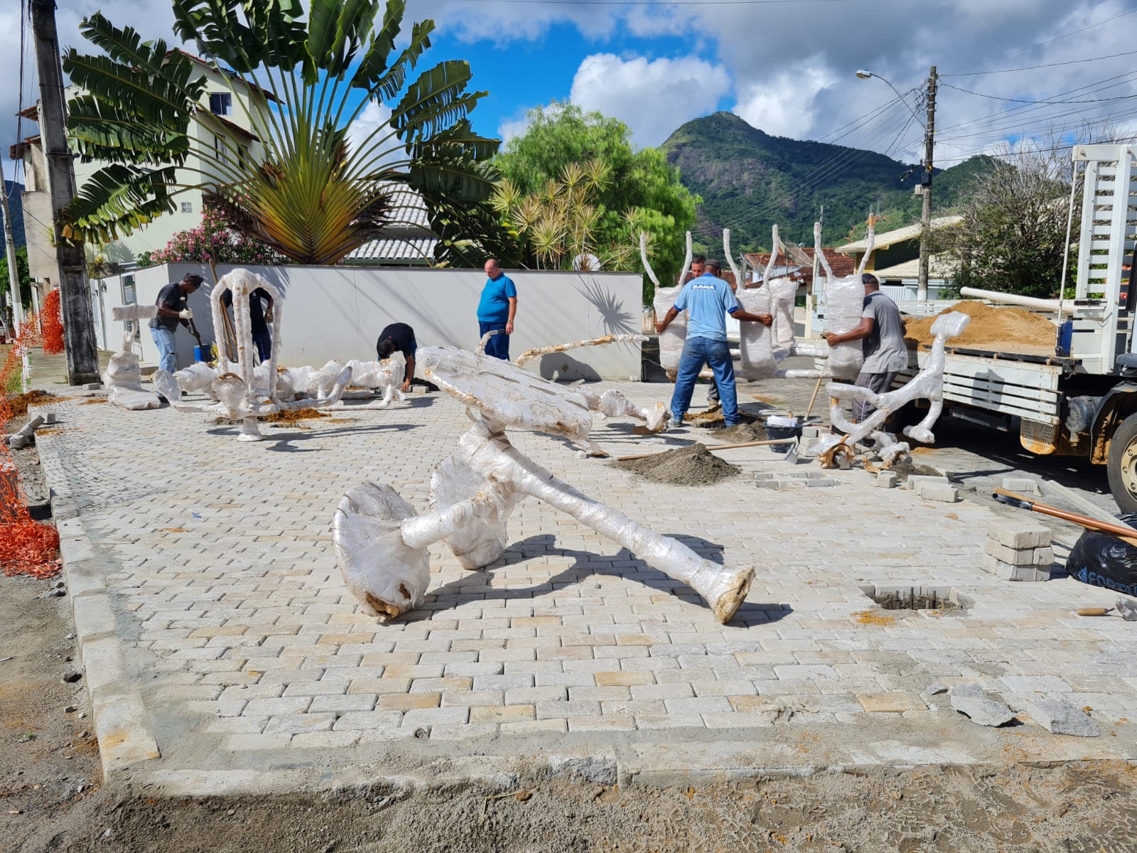 Instalação da academia popular no bairro Cohab.
