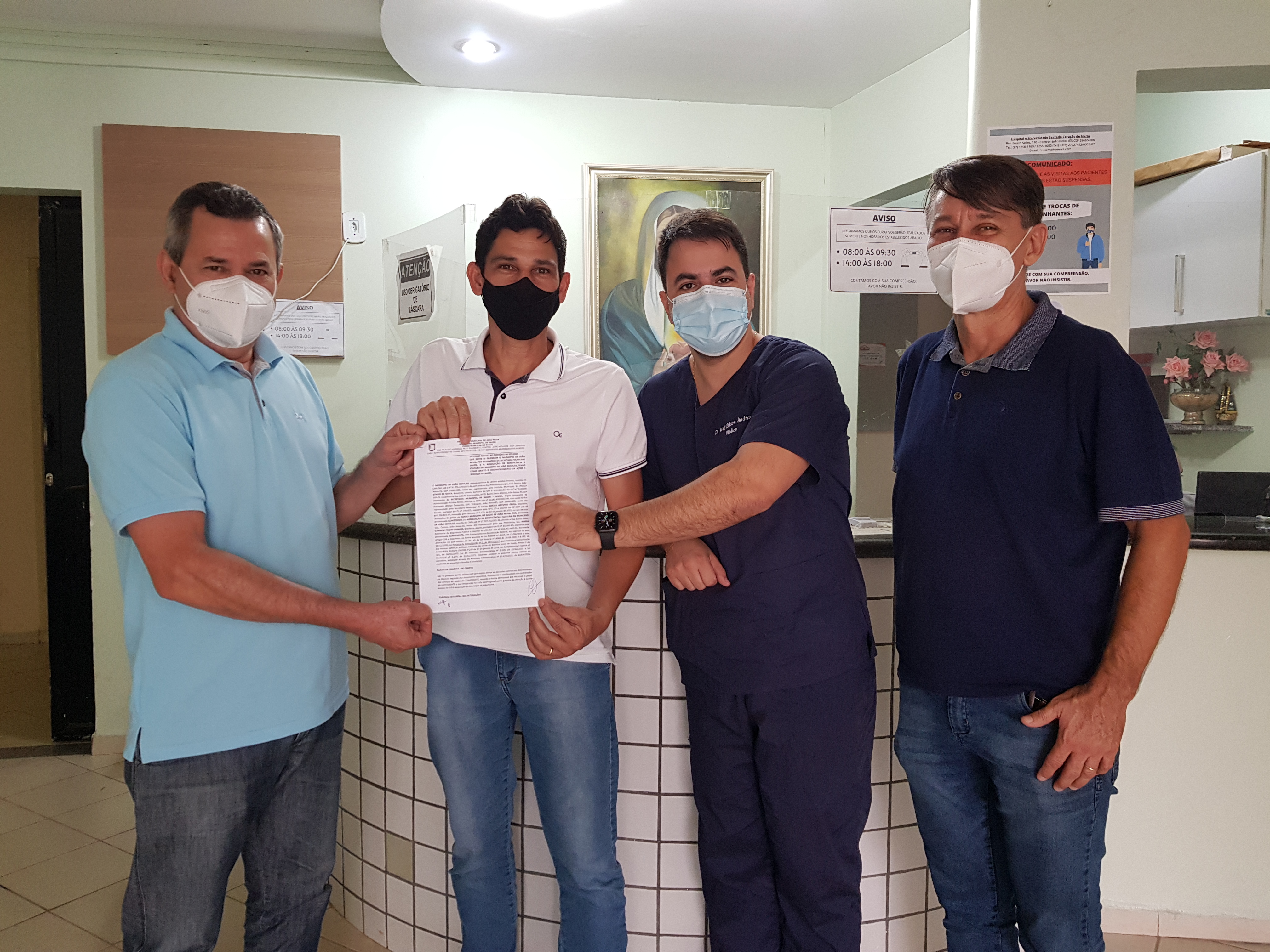 Na imagem (esquerda para a direita): Gerente administrativo financeiro do hospital Plínio Soprani, Prefeito de João Neiva, Paulo Sérgio Micula, diretor clínico Will Robson da Silva Andrade e secretário da Semsa Dirceu Antônio Grippa.