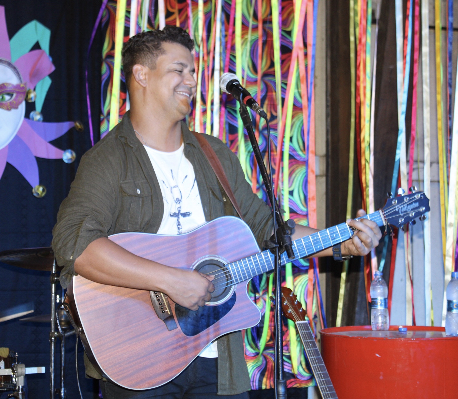 Rubens Netto em apresentação da live de Carnaval.