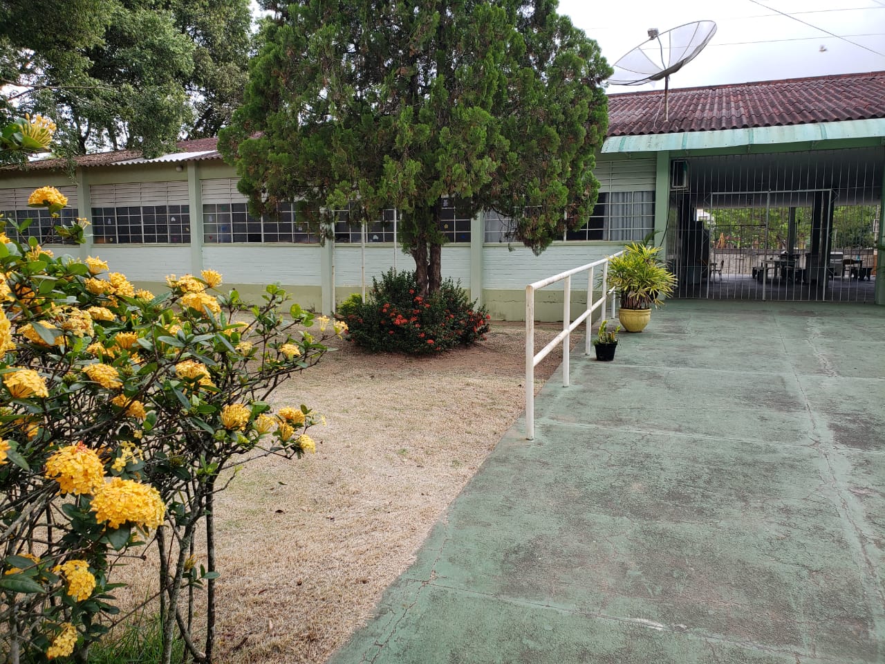 Escola Municipal de Educação Infantil "Teresita Borrini Farina".