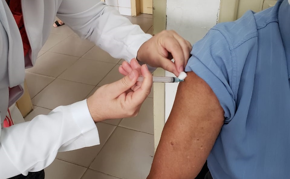 Ao todo foram imunizados 244 idosos de 80 a 84 anos.