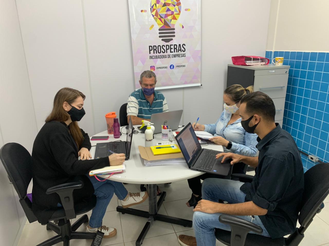 Parte da equipe do "Prosperas Incubadora".