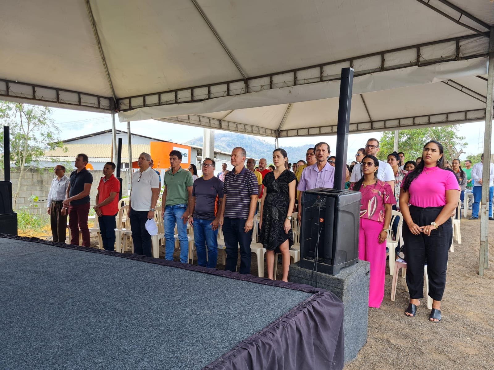 O serviço será iniciado tão logo seja organizado o canteiro de obras, o que deve durar aproximadamente uma semana.